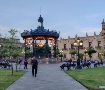 Picture of a park in Guadalajara for an article about how safe is the city.