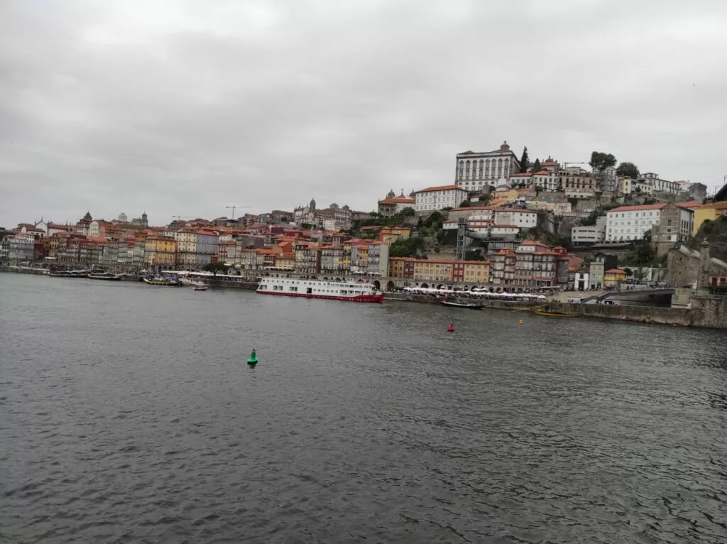 Porto, the best place to retire in Portugal for our urban couple.