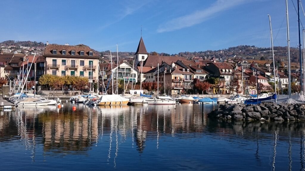 Montreux and Lake Geneva, Switzerland (5)Image by Pierre-André Doriot from Pixabay