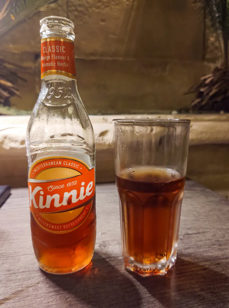 Kinnie_bottle_and_glass