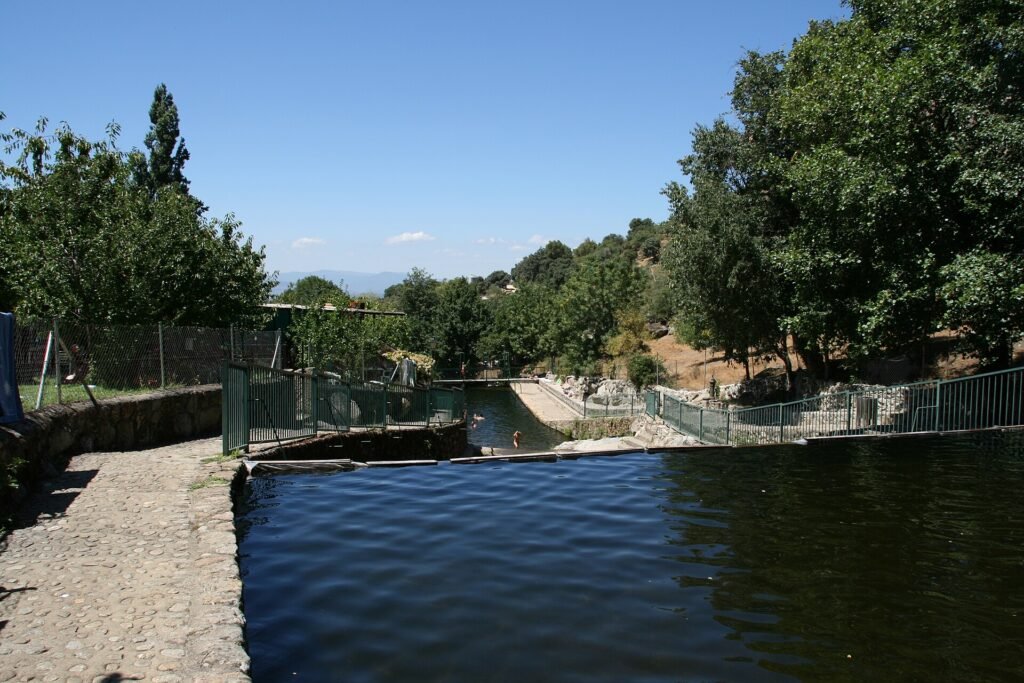 Piscinas_naturales_(10_de_agosto_de_2014,_Segura_de_Toro)_02